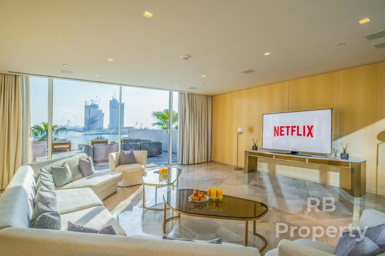 Five Palm Beach Villa - Three Floors, Private Pool, Jacuzzi Dubai United Arab Emirates