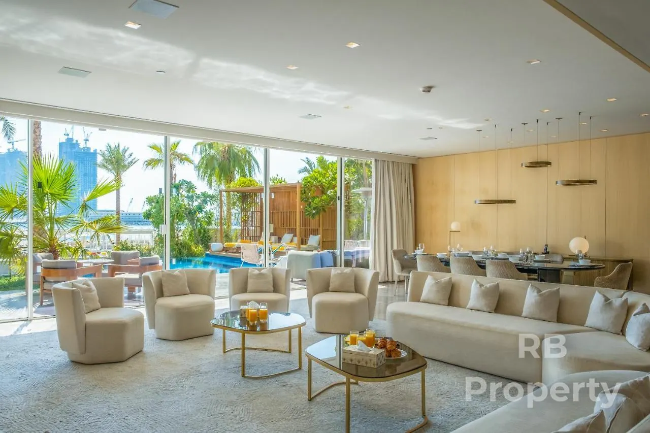 Five Palm Beach Villa - Three Floors, Private Pool, Jacuzzi Dubai