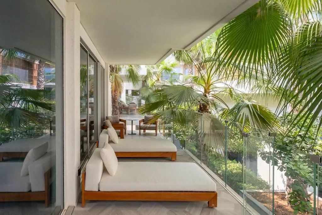 Five Palm Beach Villa - Three Floors, Private Pool, Jacuzzi Dubai