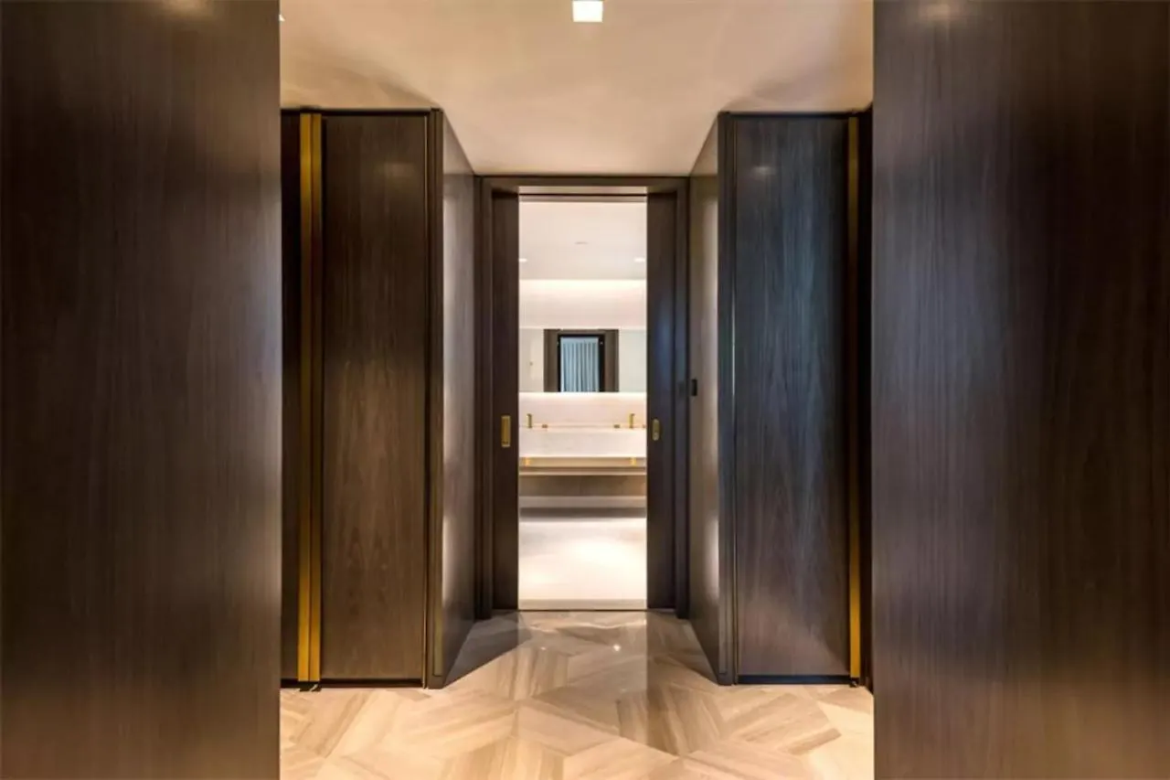 Five Palm Beach Villa - Three Floors, Private Pool, Jacuzzi Dubai