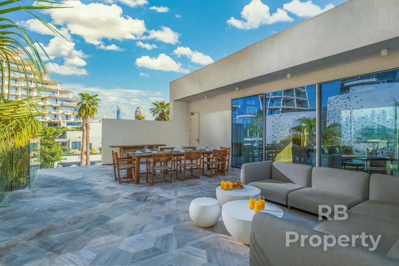 Five Palm Beach Villa - Three Floors, Private Pool, Jacuzzi Dubai