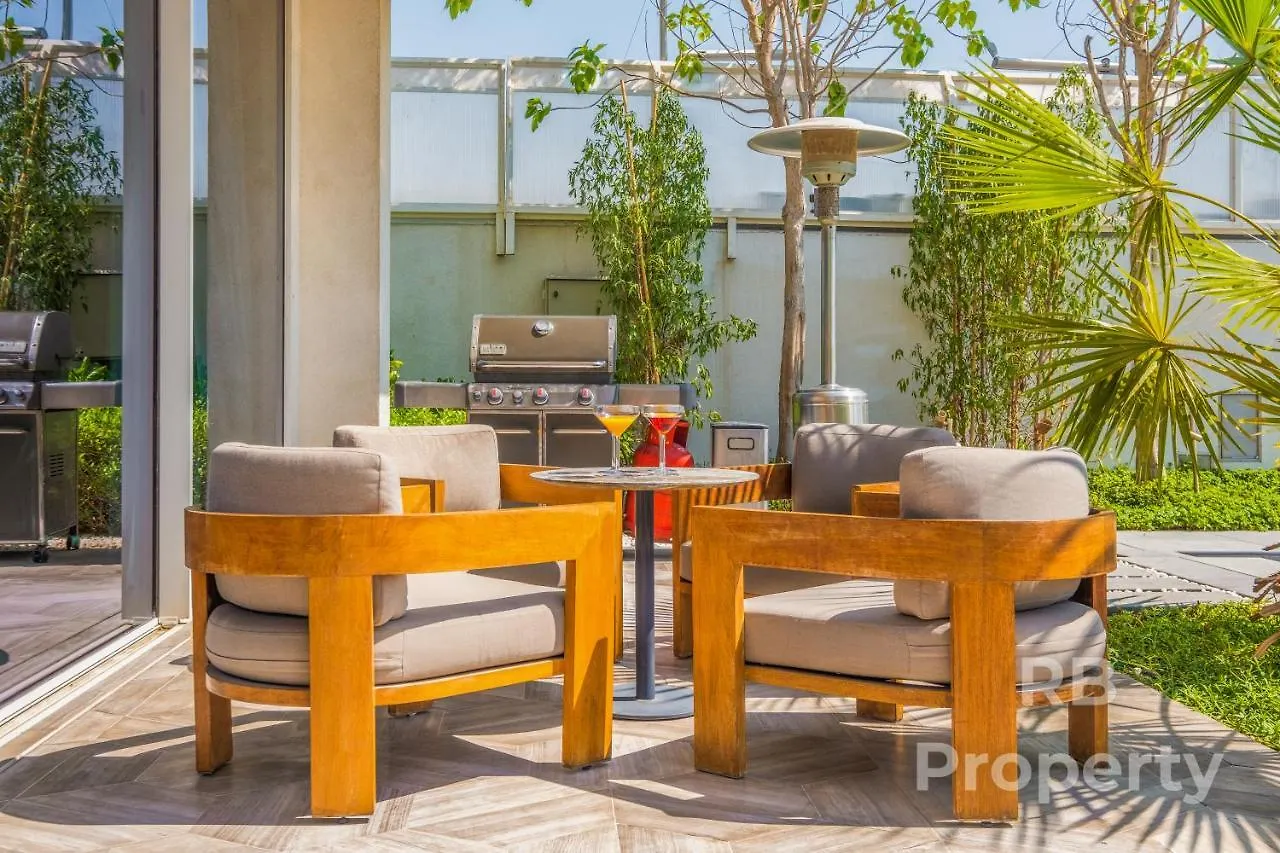 Five Palm Beach Villa - Three Floors, Private Pool, Jacuzzi Dubai United Arab Emirates