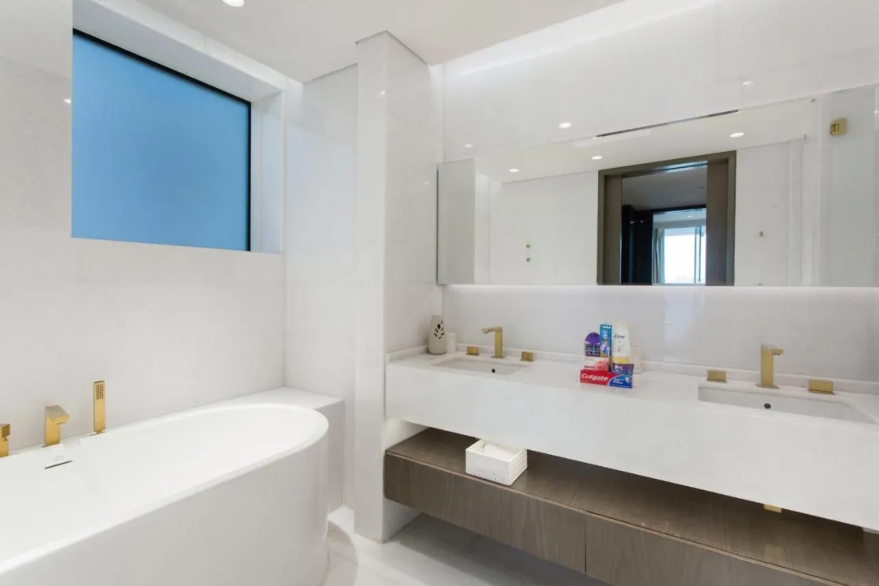 Five Palm Beach Villa - Three Floors, Private Pool, Jacuzzi Dubai United Arab Emirates