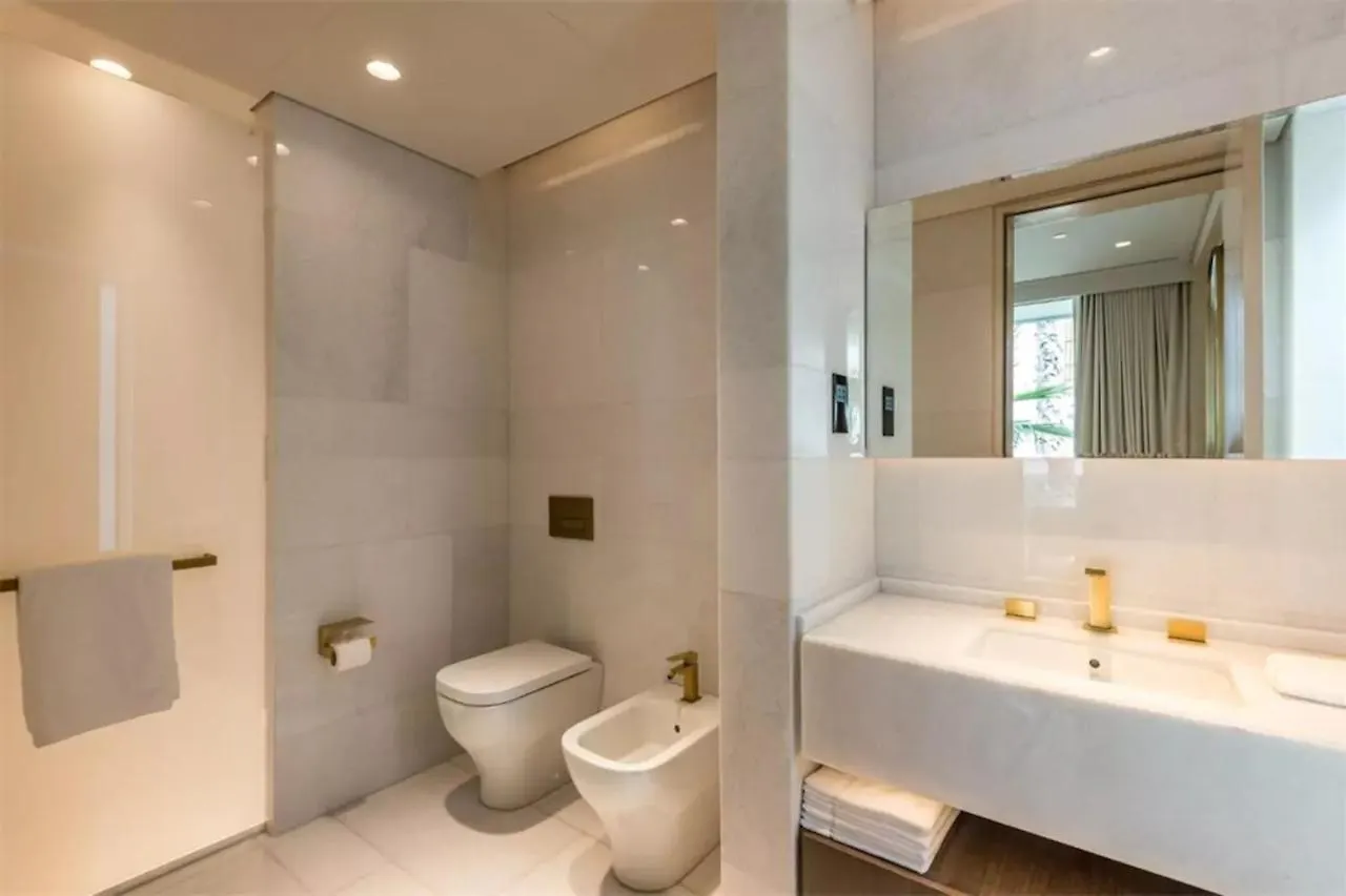 Five Palm Beach Villa - Three Floors, Private Pool, Jacuzzi Dubai