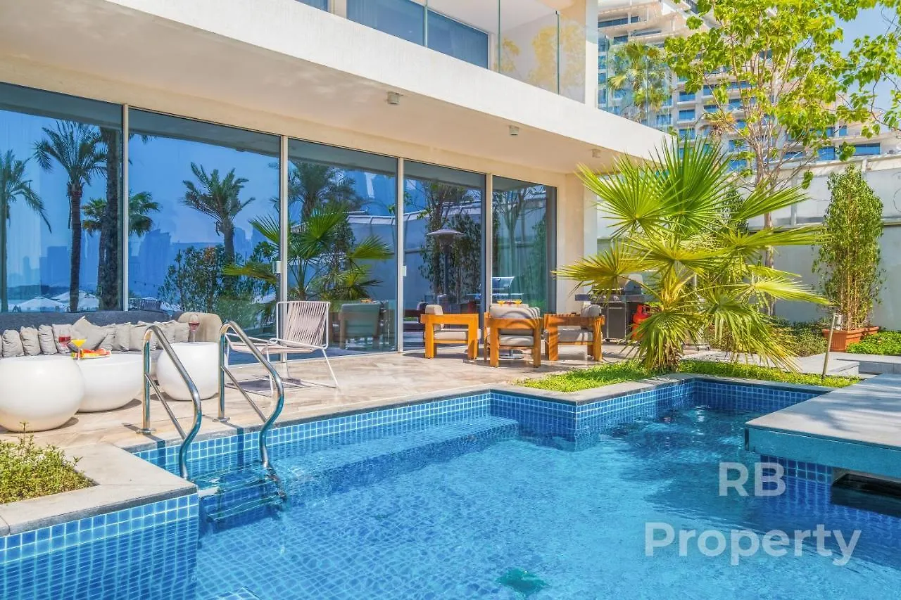 Five Palm Beach Villa - Three Floors, Private Pool, Jacuzzi Dubai